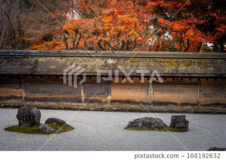 Autumn at Ryoanji Temple, the best autumn leaves in the rock garden, and the somber hues of the Tsukiji wall, ``Aburadobe'' Autumn at Ryoanji Temple, the best autumn leaves in the rock garden, and the somber hues of the Tsukiji wall, ``Aburadobe'' 108192632