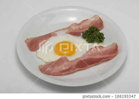 Bacon egg 108193347