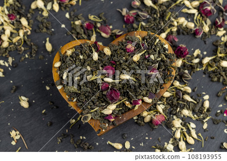 dry green tea with the addition of jasmine and rose flowers 108193955