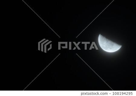 Hakushu-cho, Hokuto City, moon age 21.1 October waning moon Hakushu-cho, Hokuto City, moon age 21.1 October waning moon 108194295