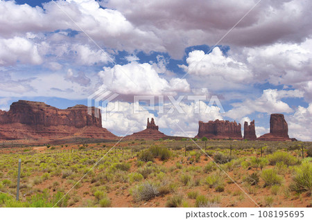 U.S. Monument Valley Giant Butte Scenery 108195695