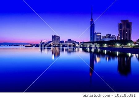 Fukuoka City, Seaside Momochi at dawn Fukuoka City, Seaside Momochi at dawn 108196381