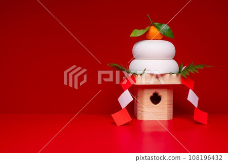 Photo with “Kagami-mochi” placed on the right side, red background, with Sanpo (pedestal) 108196432