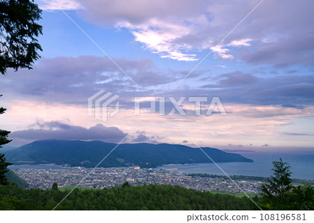 The city seen from the mountain The city seen from the mountain 108196581