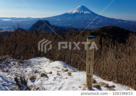 Mt. Fuji and Mt. Junigatake seen from Mt. Settugatake in the Misaka Mountains in winter Mt. Fuji and Mt. Junigatake seen from Mt. Settugatake in the Misaka Mountains in winter 108196653