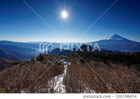 Mt. Fuji and Mt. Junigatake seen from Mt. Settugatake in the Misaka Mountains in winter Mt. Fuji and Mt. Junigatake seen from Mt. Settugatake in the Misaka Mountains in winter 108196654