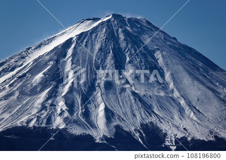 從禦坂山十二岳眺望白雪皚皚的富士山 從禦坂山十二岳眺望白雪皚皚的富士山 108196800