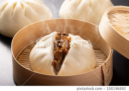 Braised pork bun 108196892