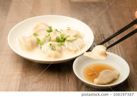 用筷子煮餃子 108197387