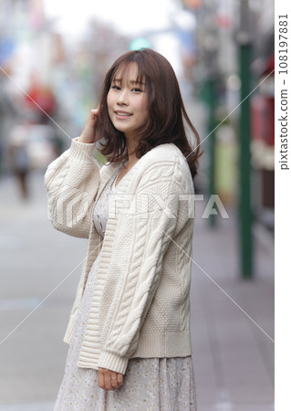 一個女人帶著微笑 108197881