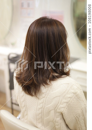 女人的背美容院形象 108198008