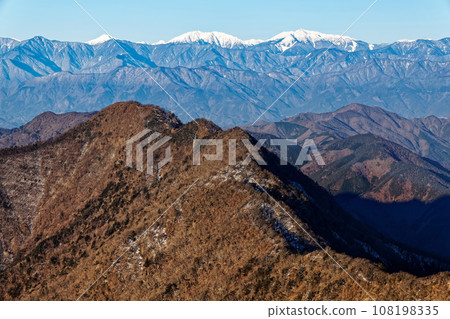 Mt. Odake and the Southern Alps, Arakawa, Akaishi, and Hijiri mountains seen from Mt. Yukitogatake in the Misaka Mountains Mt. Odake and the Southern Alps, Arakawa, Akaishi, and Hijiri mountains seen from Mt. Yukitogatake in the Misaka Mountains 108198335