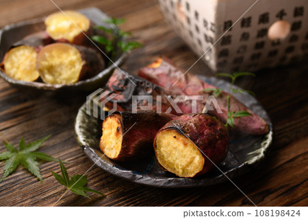 新鮮出爐的滾燙紅薯（鳴門金時）秋天的味道，老闆包 108198424