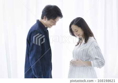 Family photo of pregnant woman and man 108198621