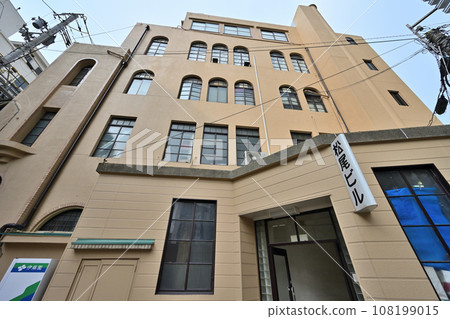 「松尾大樓（舊小橋屋和服店神戶店）」的外觀和手動電梯 108199015