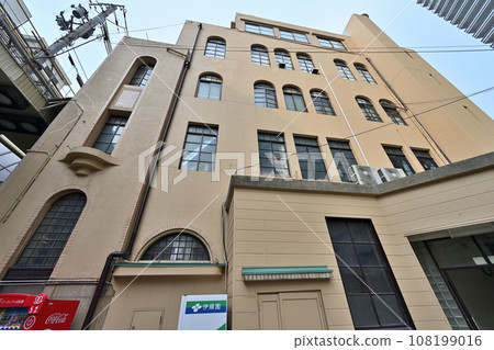 「松尾大樓（舊小橋屋和服店神戶店）」的外觀和手動電梯 108199016