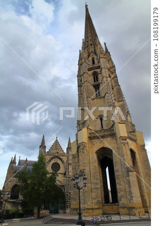 Saint-Michel Cathedral, a world cultural heritage site with a large spire and a city landmark in Bordeaux, France 108199179