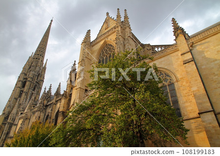聖米歇爾大教堂，世界文化遺產，擁有大尖塔，是法國波爾多的城市地標 108199183