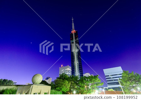 Fukuoka City, Fukuoka Tower and starry sky 108199952