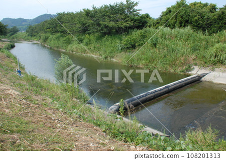 Practical example of undulating weir made of rubberized fabric (Makinohara City, Shizuoka Prefecture) Practical example of undulating weir made of rubberized fabric (Makinohara City, Shizuoka Prefecture) 108201313