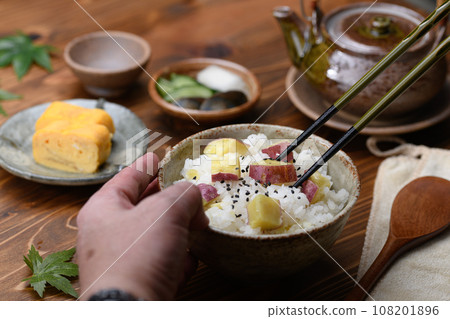 Taste of autumn Freshly cooked sweet potato rice Sweet potato rice 108201896