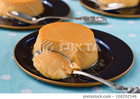Mexican pudding Mexican flan (Flan mexicano) 108202546
