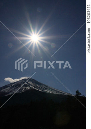 Collaboration between the sun and Mt. Fuji Collaboration between the sun and Mt. Fuji 108203451