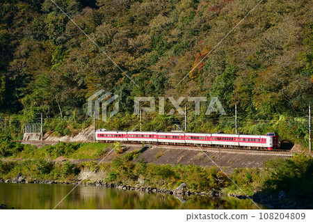 Limited express Yakumo runs along the Takahashi River Limited express Yakumo runs along the Takahashi River 108204809