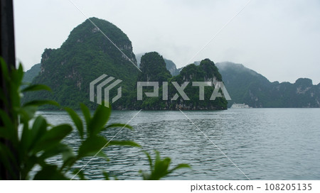 World Heritage Halong Bay Cruise Tour (Vietnam) 108205135