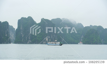 World Heritage Halong Bay Cruise Tour (Vietnam) 108205139