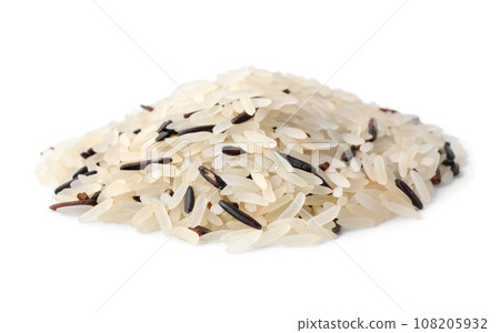 Mix of brown and polished rice isolated on white 108205932