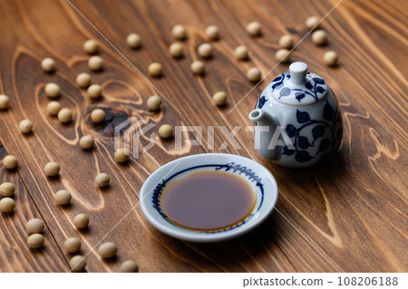 Soy and soybeans 108206188