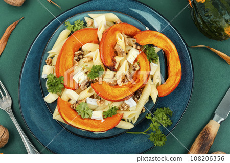 Seasonal vegetarian pasta, macaroni 108206356