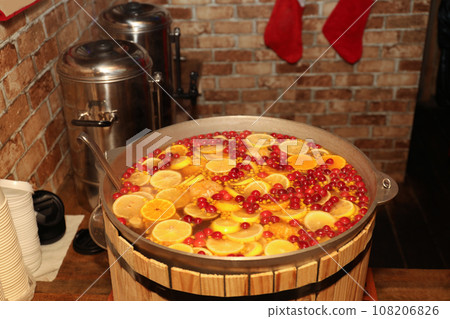Large cauldron with tasty mulled wine at winter fair 108206826