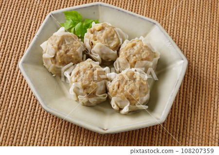 delicious meat shumai 108207359