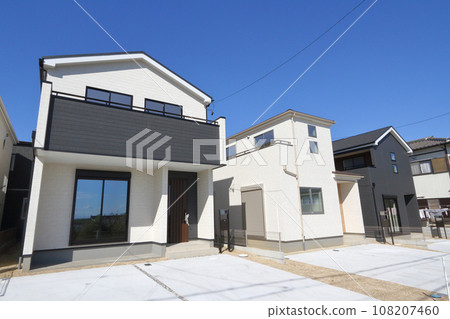 Residential area with newly built detached houses 108207460