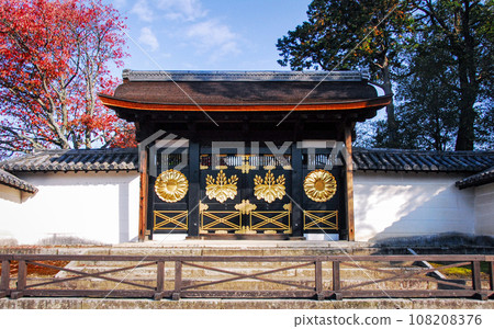 醍醐寺、國寶、三寶院唐門 紅葉（京都市伏見區醍醐） 108208376