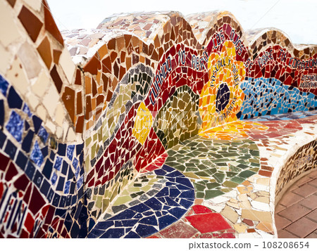 Detail of the colorful benches and mosaic walls in Parque del Amor (Love Park), Lima, Peru 108208654