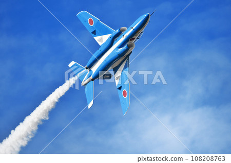 Blue impulse acrobatic flight 108208763