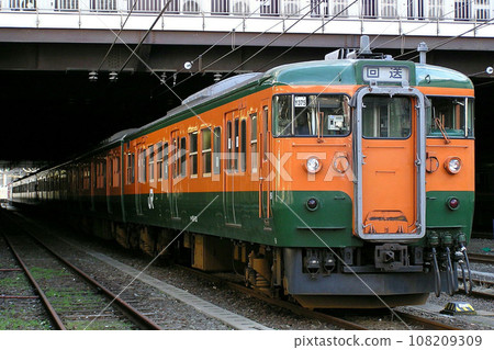 Utsunomiya Line 115 series train entering JR Omiya factory (discarded vehicle forwarding) 108209309