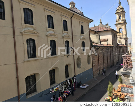 narrow streets of old town 108209531
