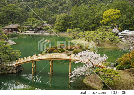 日本 香川 高松 栗林公園 日本花園池塘 紀春橋 108210661