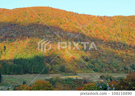 Autumn in Akiyamago: Ishigakida in Ketto seen from the Higashiakiyama forest road Autumn in Akiyamago: Ishigakida in Ketto seen from the Higashiakiyama forest road 108210890