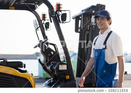 A young fisherman working at a fishing port 108211858