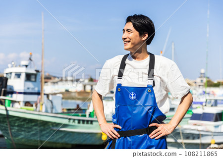 A young fisherman working at a fishing port 108211865