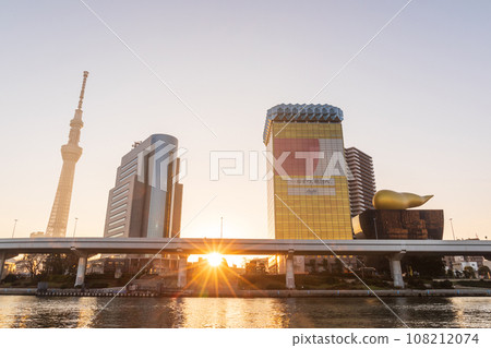 Sunrise seen from Sumida Park in Tokyo, Asakusa 108212074