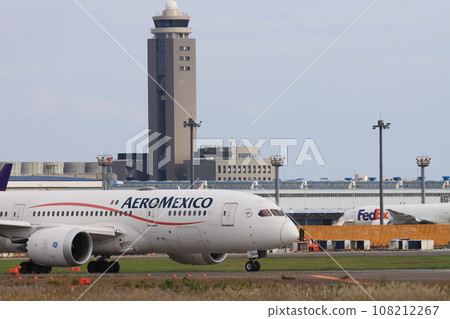 Aeromexico Aeromexico Mexico heading for takeoff Aeromexico Aeromexico Mexico heading for takeoff 108212267