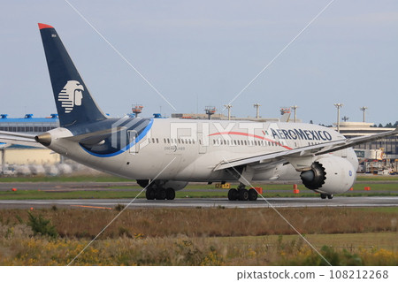 Aeromexico Aeromexico Mexico heading for takeoff Aeromexico Aeromexico Mexico heading for takeoff 108212268