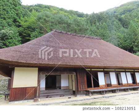 Old Kita family samurai residence, the largest samurai residence in the Iya region, built approximately 250 years ago in Horeki 13, full view Old Kita family samurai residence, the largest samurai residence in the Iya region, built approximately 250 years ago in Horeki 13, full view 108213051