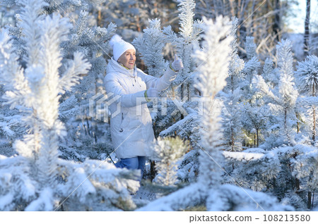 Old woman in a fur coat in the winter  108213580